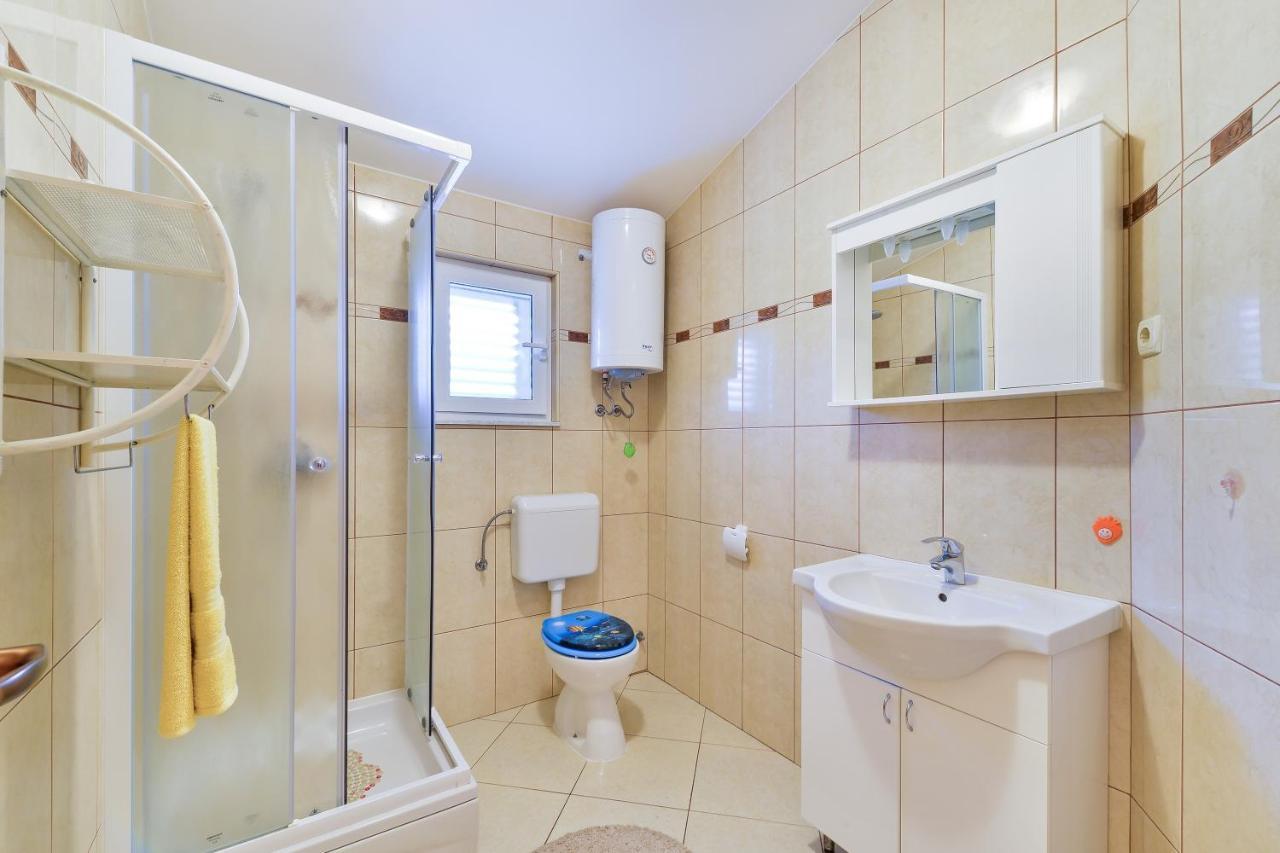 Apartmani Vugec Vir Esterno foto